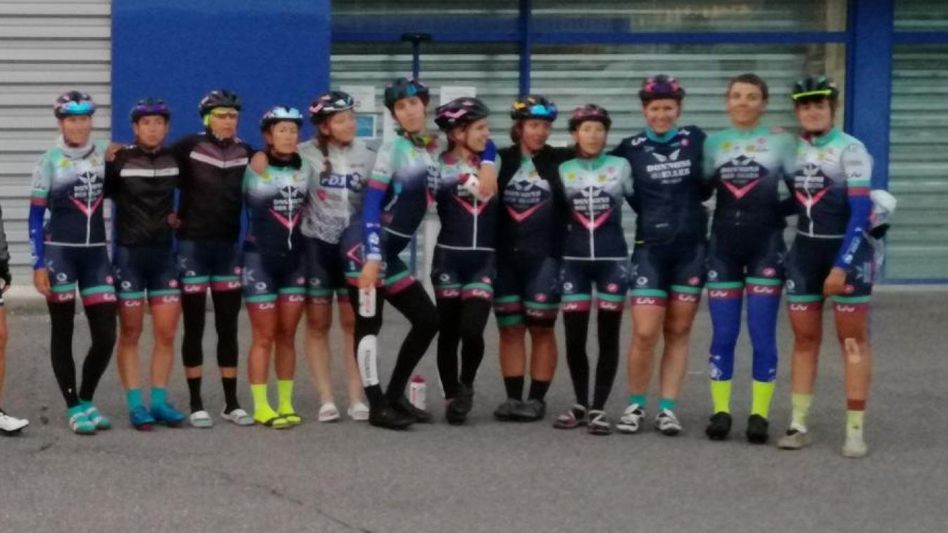 La Roche sur Foron 13 cyclistes de passage pour promouvoir le